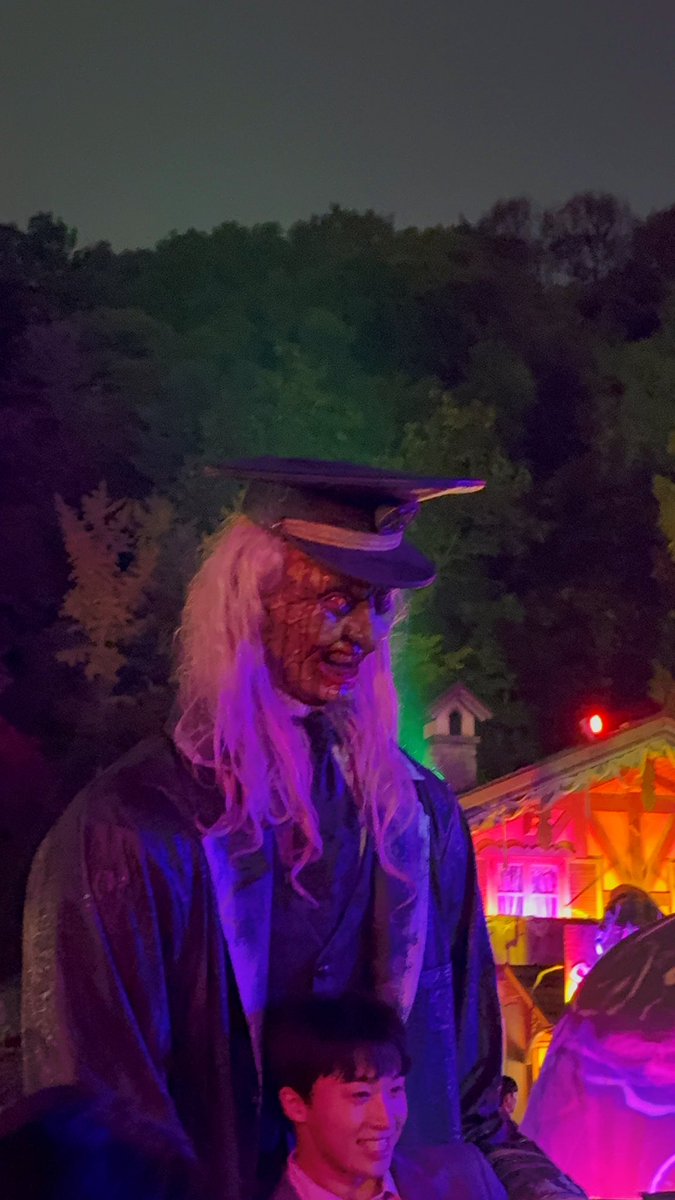 _Dalover's tweet photo. 아직도 에버랜드라면 믿어줄래..?🤡🩸🎪🎓 https://t.co/0933c4m9DT