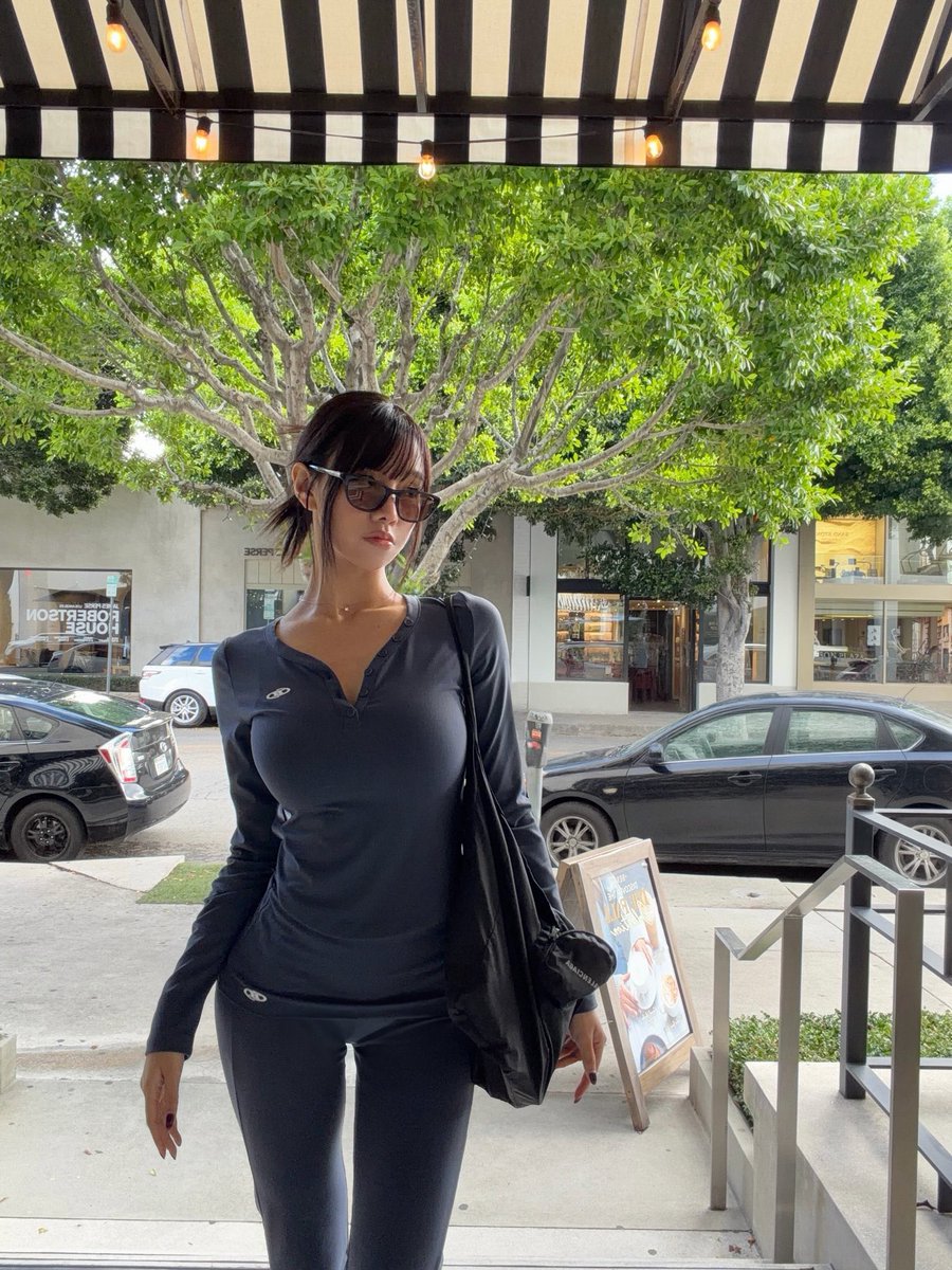 mmnaw_'s tweet photo. หุ่นเสวมาก จะหันหน้า หันข้าง หันหลัง แดกเรียบทุกมุม เยี่ยวจะแตก https://t.co/NYWR00cACj