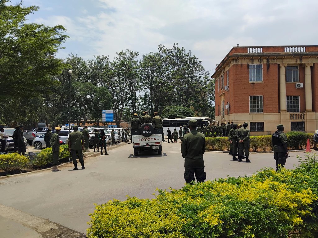 DiggersOfNews's tweet photo. Court Update

The Lusaka High Court has adjourned Brian Mundubile and 17 others’ constitutional bail application to November 5, 2026, to give the State time to review the defence’s response https://t.co/zDRvcsYao5