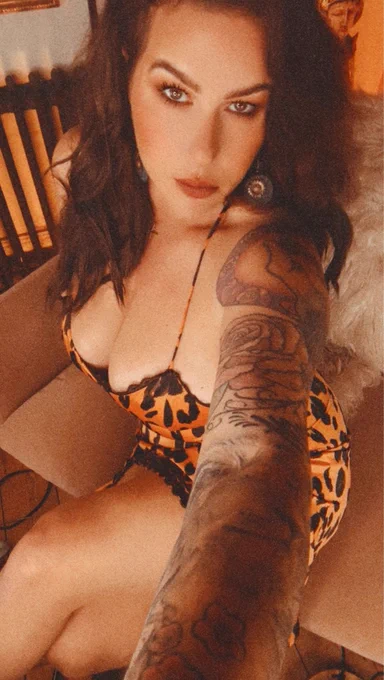 Image from Hypnotic Madam Violet ♀ (@SurrenderSubmit)