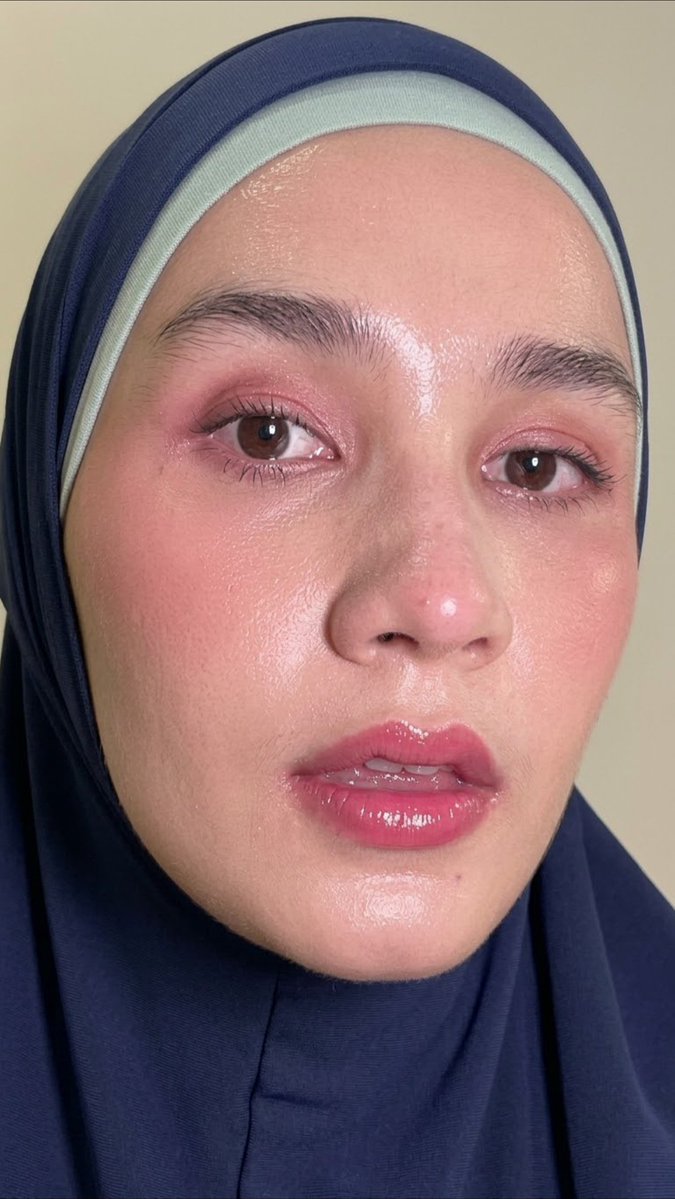 Gugeldotkom1708's tweet photo. Pasti enak banget gesek gesekin kontol ke muka mawik terus paksa dia buat nyepong sambil kepalanya digoyang maju mundur sampe minta ampun karna kehabisan napas 
Beuuhhh!! nikmat mna lg yg kau dustakan https://t.co/kjC0uzfAaa