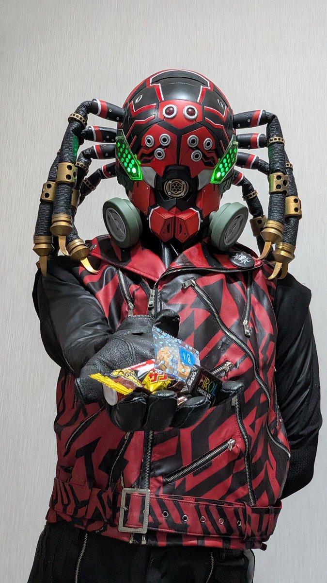 shikinemui's tweet photo. 子供にお菓子を。それが私の仕事です。
#シン・仮面ライダー
#クモオーグ
#コスプレ
#ハロウィン https://t.co/ZWOUVZnQaU