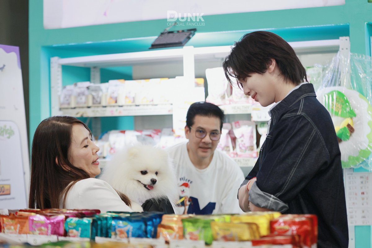 DunkOfficialFC's tweet photo. คุณลูกโป่งแห่ง Permart กับ 'ดัง' น่ารักกันมากเลยค่ะ ปีหน้าอย่าลืมชวนดังมาอีกนะคะ แล้วพบกันใหม่ค่ะ 🫶

DUNK X JERHIGH IN CHIANGMAI

#JerHighLOOOVEXDunk
#dunknatachai #JerHigh #Petmartfair2026 https://t.co/ktp2HMNSeL