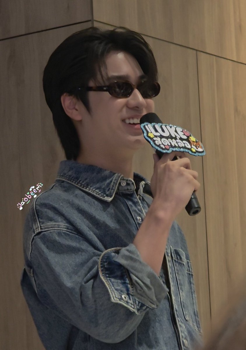 Jjaobbeemm_'s tweet photo. ถ้าจำไม่ผิดน่าจะครั้งแรกหรือครั้งที่สองของลูคมิคนี่แหละที่ไปร่วมชมละครเวทีที่พระราม9 รีบไปหลังเลิกงานเกือบไปไม่ทันตอนน้องเดินพรหมแดง สรุปไปถึงคืออยู่ไกลมาก อยู่อีกฝั่งเกือบทางออก ตอนนั้นยังใช้เครื่องเก่าที่ซูมไม่ได้เยอะ แล้วซูมจนคิดว่าเครื่องคิดเลข5555555 ตอนนี้โตขึ้นมากแล้ว พี่สาวจะโตตามไม่ทันแล้วด้วย เก่งขึ้นมากนะคุณภีมสรรค์ แสบขึ้นด้วยยย 💗🫳🏼
- - - - - - - - - - - - - - - - - - - - - - - - - -

พฤษภา (May) 25                 ตุลา (Oct) 26