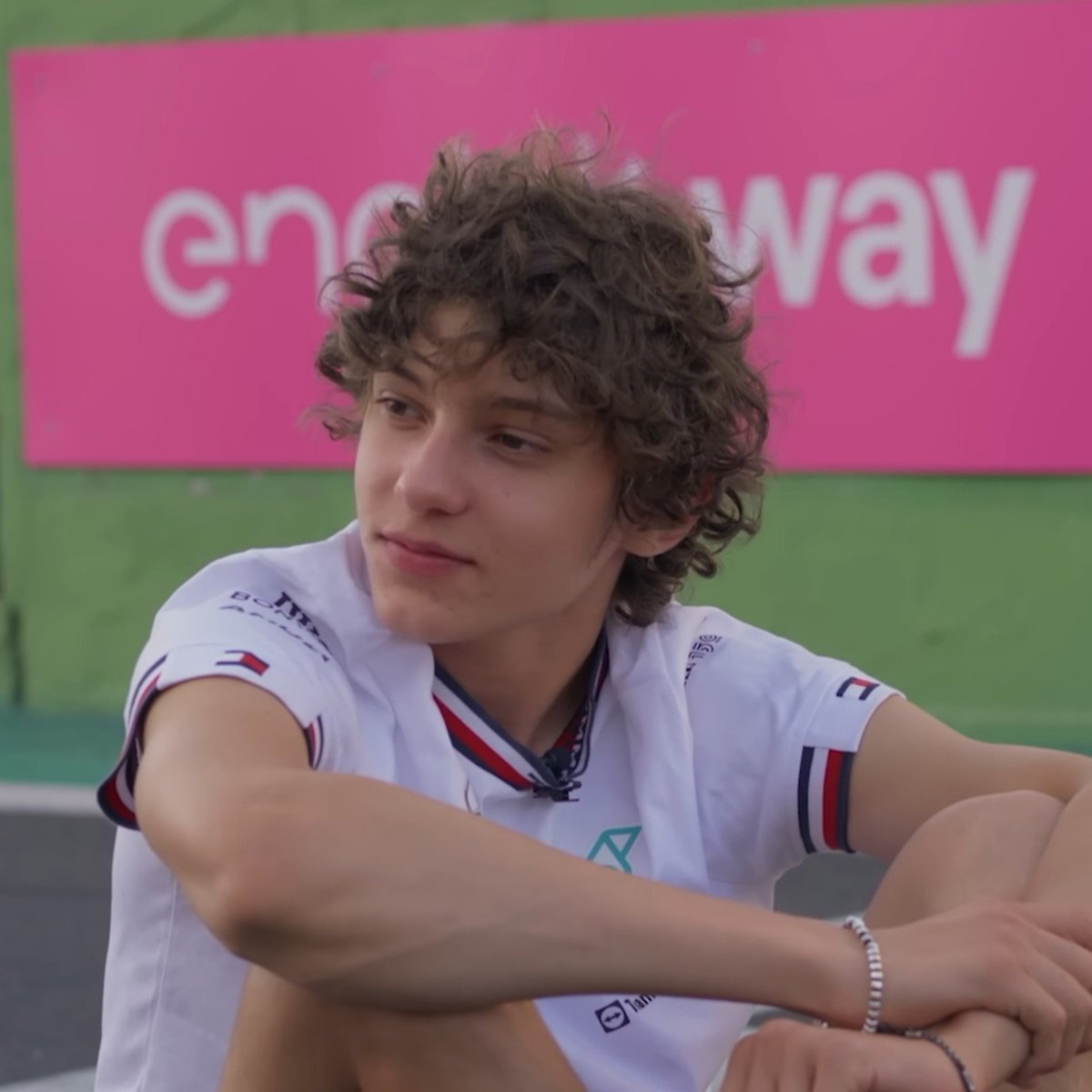 antty's tweet photo. his curls are perfect and his nose??? HELLO??? https://t.co/nsm2BYgTEq