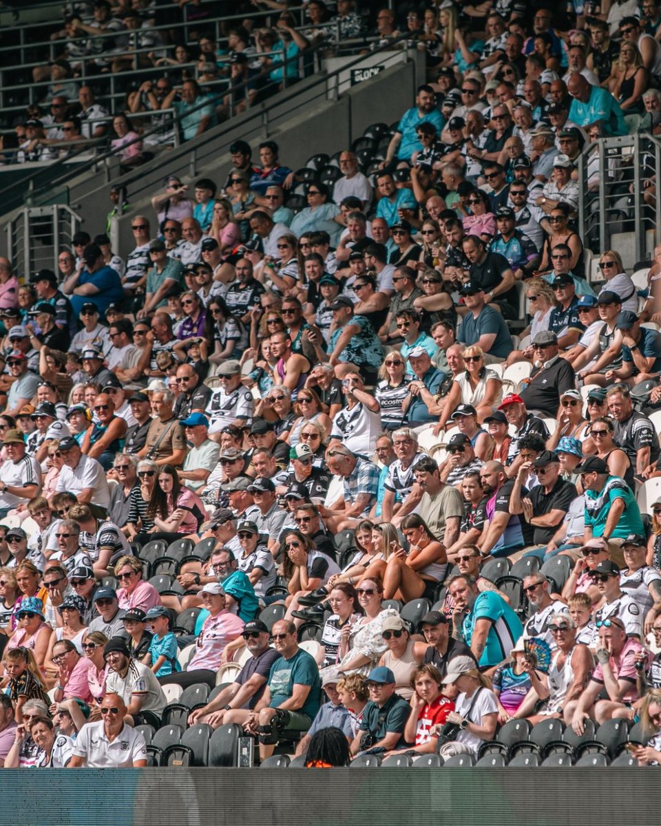 hullfcofficial's tweet photo. Hull FC's annual Fan Experience Survey is now live, with feedback helping the club improve  off-field experience for all supporters - including match days, communication, and fan engagement 🗒️

You could win a £100 Hull FC retail voucher just by taking part 🎁

 Take Part 👉 https://t.co/feVOibMZMd

⚫️⚪️ #COYH
