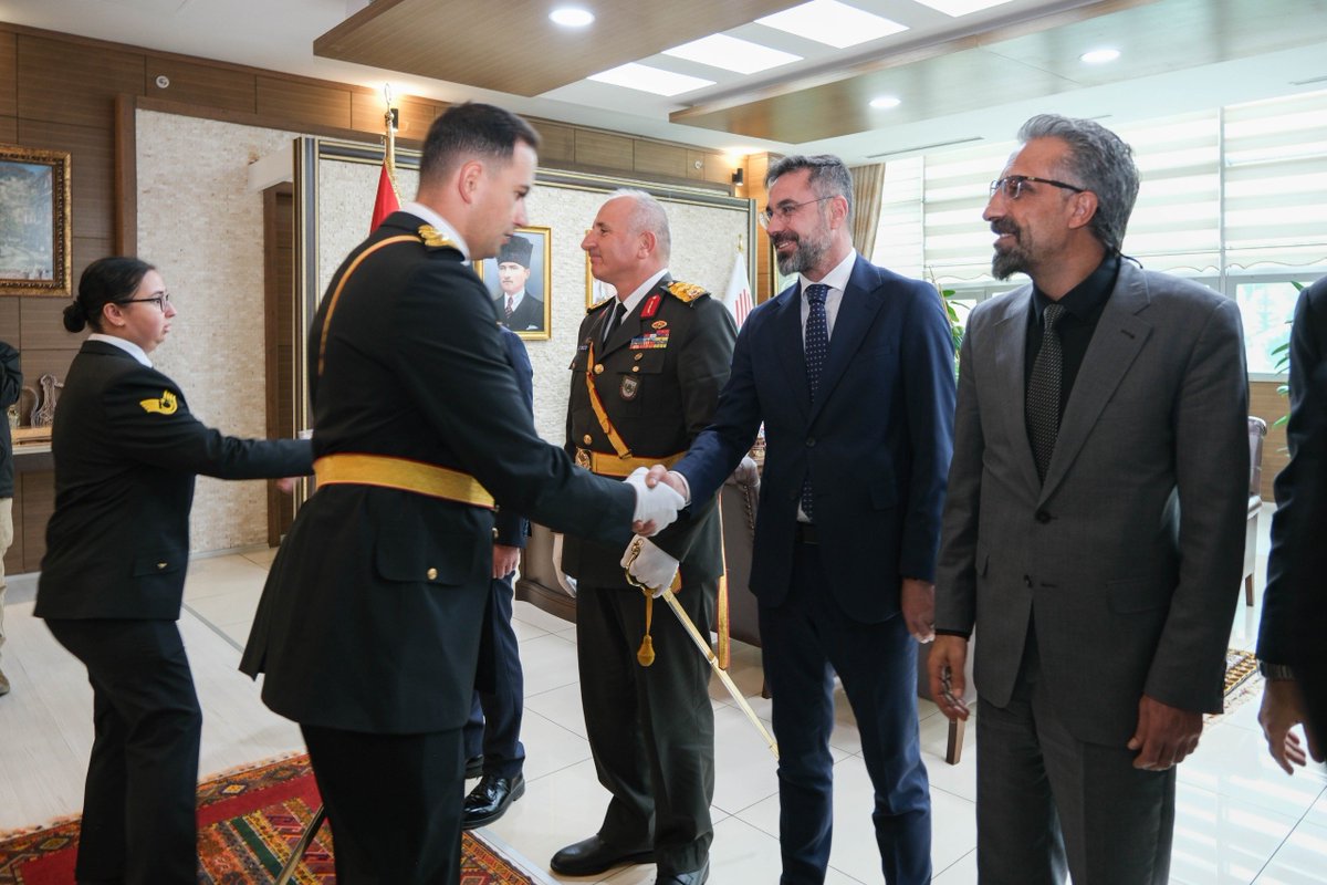 Ntanglay's tweet photo. 29 Ekim Cumhuriyet Bayramımızın 103. yıl dönümü dolayısıyla, Bitlis Valimiz Sayın Ahmet Karakaya’nın ev sahipliğinde düzenlenen tebrikat kabulüne iştirak ettik.

Cumhuriyetimizin 103 yıllık tarihini, milletimizin bağımsızlık iradesinin ve ortak geleceğe duyduğu inancın en güçlü simgelerinden biri olarak görüyoruz. 🇹🇷