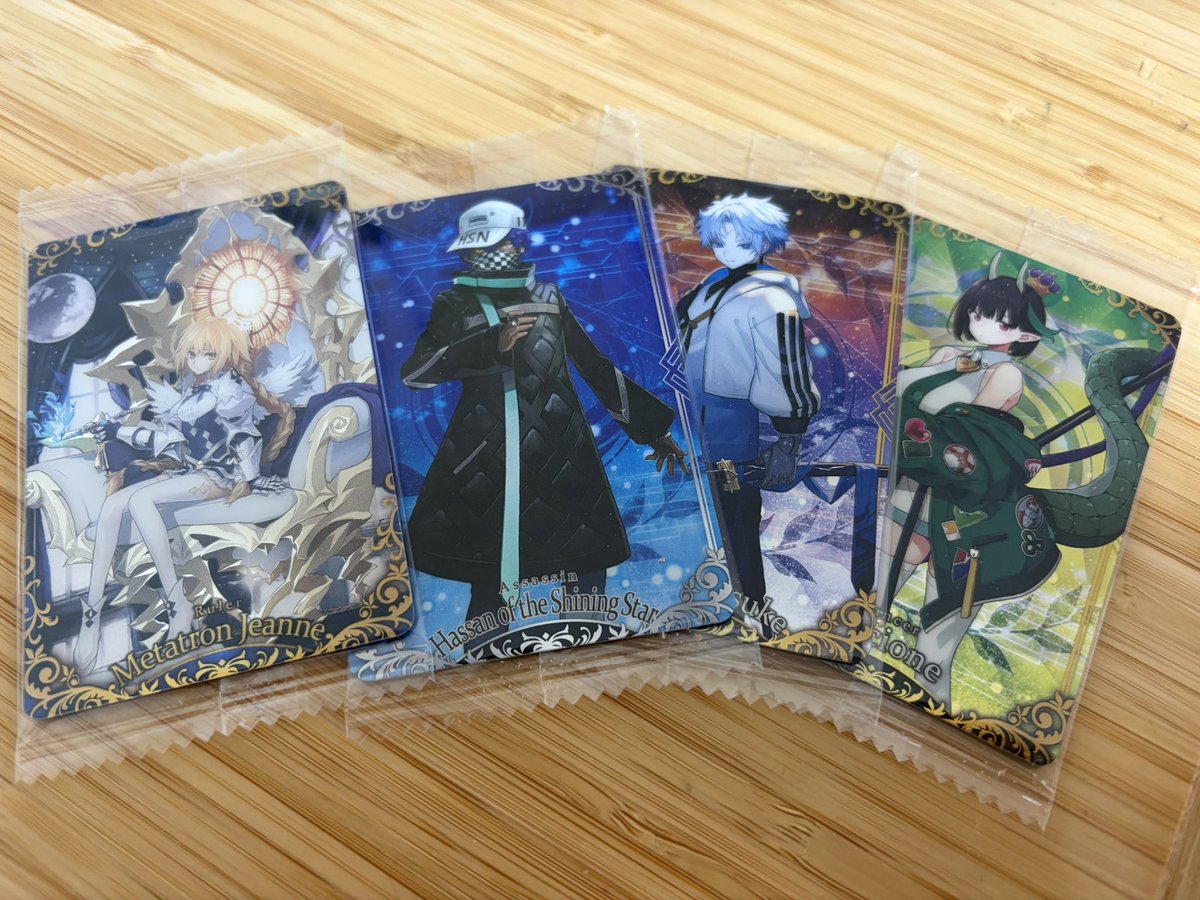 kanarbp's tweet photo. 横浜のアニメイトにステッカーとリーフレット貰いに行ってきた！
せっかくだからfgoウエハース買ってみたけどメタジャンは来たもののハサンくん、藤堂くん、ビショーネちゃんでしたー。
玉兎は来なかった…🥲
グッズも置いてあったー！
#dgs #DGSneedYOU #mob #DGS武道館PR隊 https://t.co/2GTFUdTYhz
