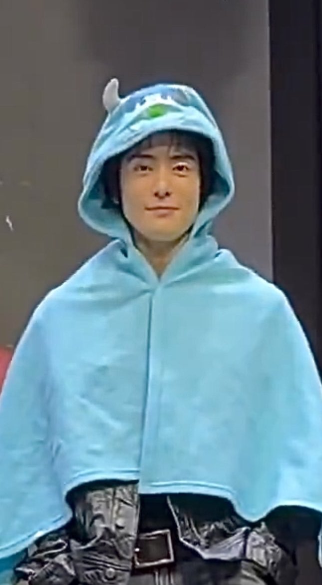 whiterosesjjh's tweet photo. he’s so baby i love him so much 🥺🫳🏻 https://t.co/4HqTebNfY5