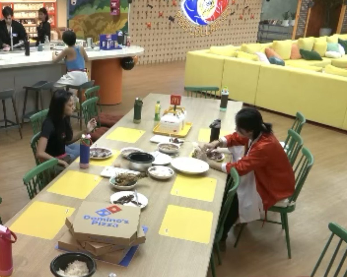 violarexdev's tweet photo. shea the slow eater na naiiwan mag-isa lagi sa table ay naiwan na kasama ni jeo na kumain 😆

BIRTHJEY NI SHEY
SHEANGIL CHUKA HAEYO
#PBBCollab3HBDShea https://t.co/B24LWy7qGE