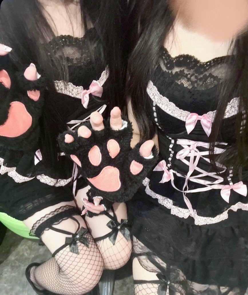 Lone1yd0ll's tweet photo. Happy Halloween ♥ https://t.co/ZnnCZ8up2j