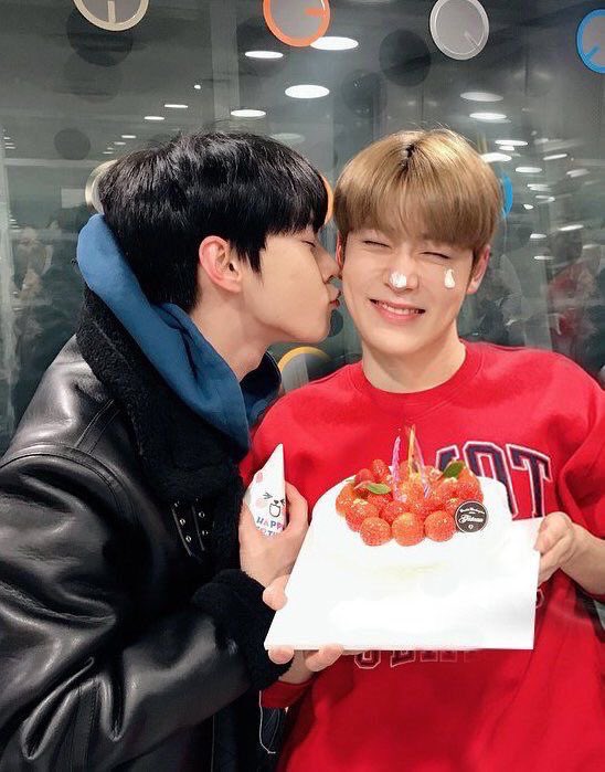 douuilo's tweet photo. 본인은되구연하는안되나욥? https://t.co/TcsE6h9Bd2
