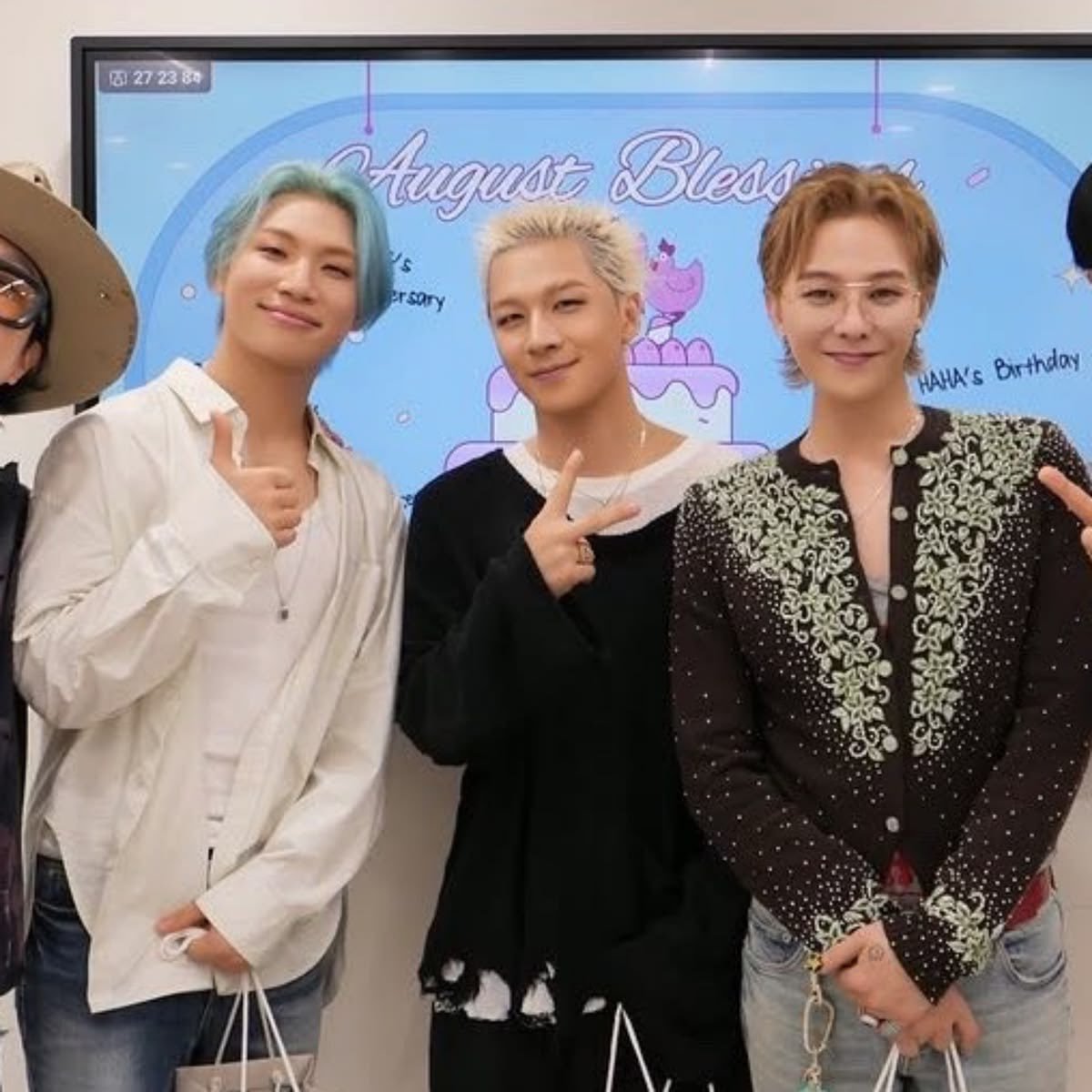 Keoms0225's tweet photo. 오늘도 투표 완료!

오빠들을 위해 내가 할 수 있는건 투표와 스밍뿐.

#2026MAMAVOTE #BIGBANG https://t.co/EqdZyACWaV