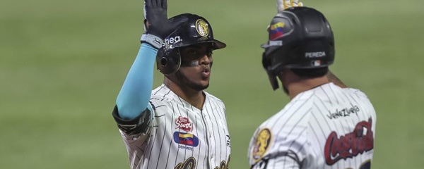 Sosa voltea el juego y Leones se impone 9-2 a Tiburones