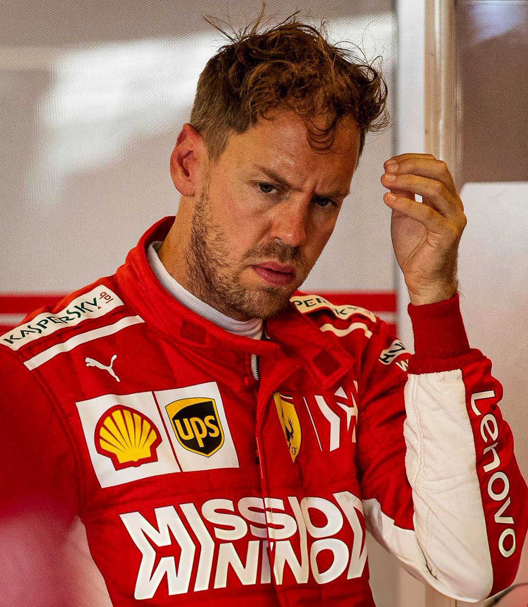 FormulaTurkiye's tweet photo. 🙄 Sebastian Vettel, Ferrari'de yarışırken başarısızlık korkusunun çok büyük olması nedeniyle keyif almayı ikinci plana ittiğini söyledi:

“Bir toplantı sırasında onlara şunu söyledim: ‘Burada yaptığımız her şeye ve sizin yaptıklarınıza büyük saygı duyuyorum. Ancak geldiğim yerle karşılaştırdığımda, eksik olan bir şey var: Eğlence.’

Garajda İtalyan müzikleri çalması için bir hoparlör satın aldım. Hala orada duruyor mu bilmiyorum ama başlangıçta hoparlör kullanmak yasaktı.

Tüm bu baskı ve beklentilerle birlikte, başarısızlık korkusu çok büyüktü. Kendi kendime, ‘Yarış iyi geçmezse pazartesi günü ne olacak? Üzerime gelecekler mi?’ diye soruyordum. 

Takım olarak fazla kararsız ve ürkek davrandık, bunun sonucunda da pek çok fırsat kaçırdık.

(2020'de sözleşmesinin uzatılmaması hakkında) O anda başarısız olduğumu, bu yüzden sözleşmemin uzatılmasını sağlayamadığımı fark ettim. Uzun süre bunun için kendimi suçladım.”

(🎬 Being Sebastian Vettel)