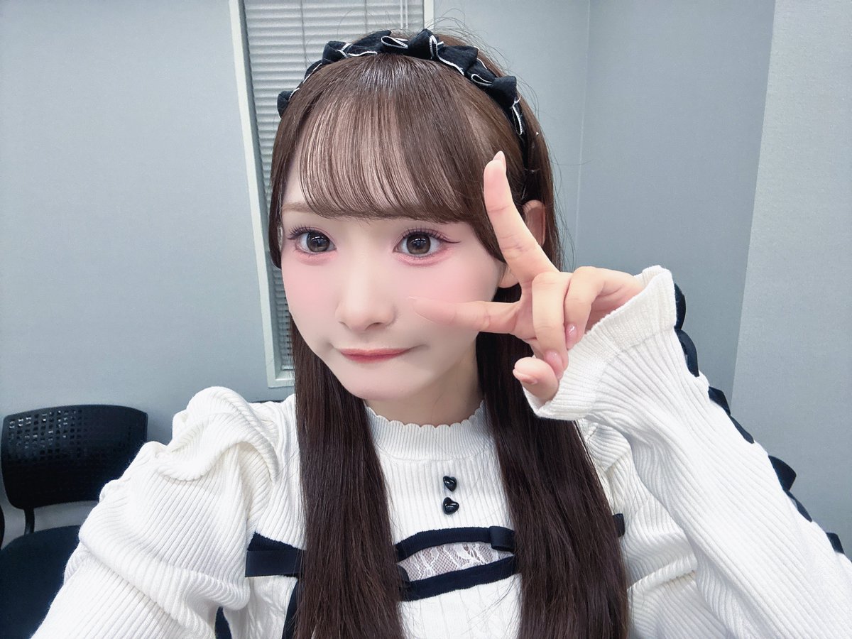 yamano_arisu's tweet photo. 6thシングルイベント🎸⚡️

♡ツーショット撮影会
♡個別お話し会
♡オンライン個別お話し会

明日の12:00まで受付中❣️😌
https://t.co/jwjl9Ff4Uf
会いたい待ってるฅ՞•ﻌ•՞ฅﾜﾝ♡
#ニアジョイ https://t.co/J0mJVFImnW