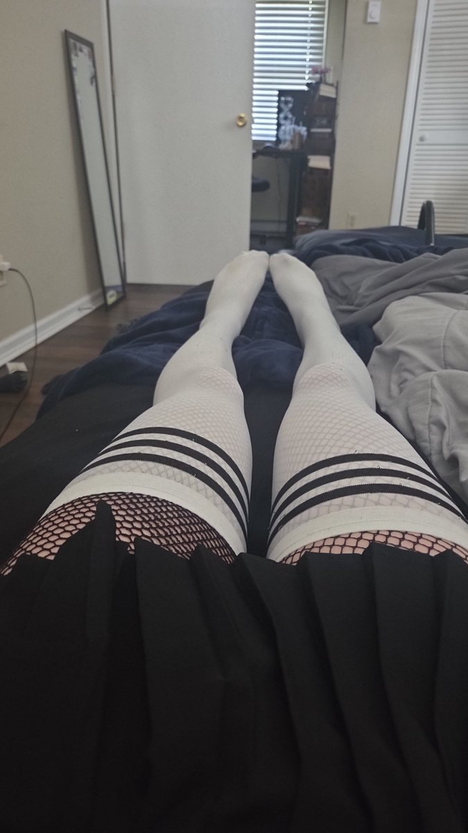 SoftBoyLuna's tweet photo. More thighs for you all and some booty!<3<3 https://t.co/JsThVbauXQ