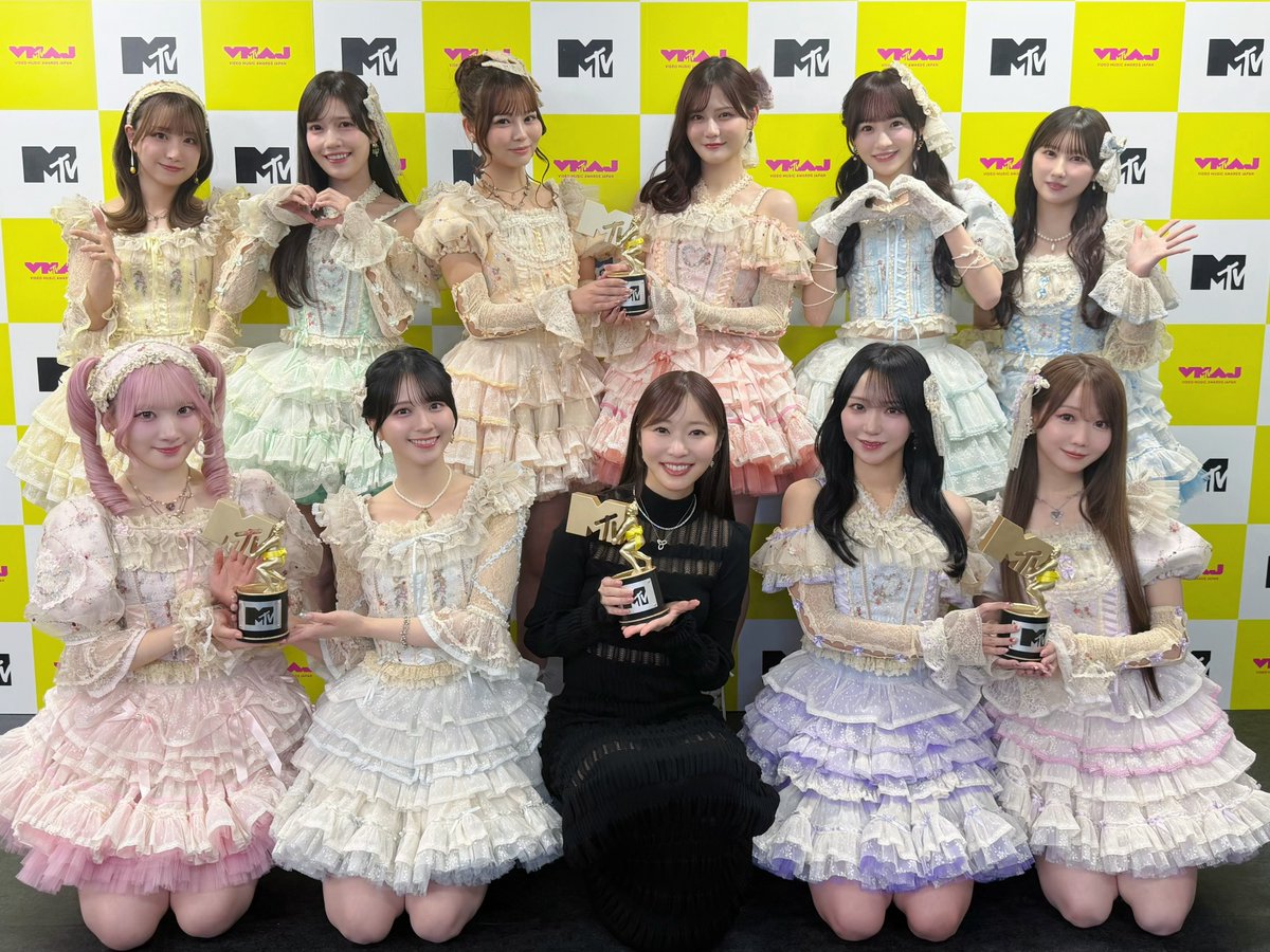 Equal_LOVE_12's tweet photo. 「MTV VMAJ 2026」
に出演させていただきました💘⟡.⋆

そして、＝LOVEは

❥Best Idol Video(最優秀アイドルビデオ賞)：『とくべチュ、して』

❥Best Direction(最優秀ディレクション賞)：『劇薬中毒』

❥特別賞「Best Family Choice Artist presented by 家族アルバム みてね」 

を受賞しました🏅!!

いつもたくさんの
ご声援ありがとうございます！

引き続き＝LOVEの応援を
よろしくお願いいたします💖˒˒

#VMAJ2026
#イコラブ
@MTV_JAPAN