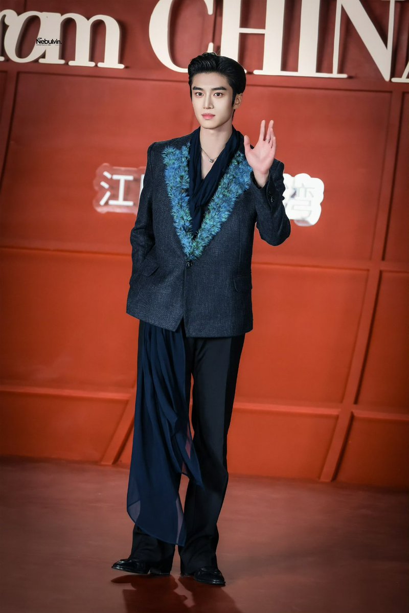 iixrealpcy2's tweet photo. كانغ لي على السجادة الحمراء في Harper's Bazaar China 2026 ❤️💫 https://t.co/lsNsU1o2kH