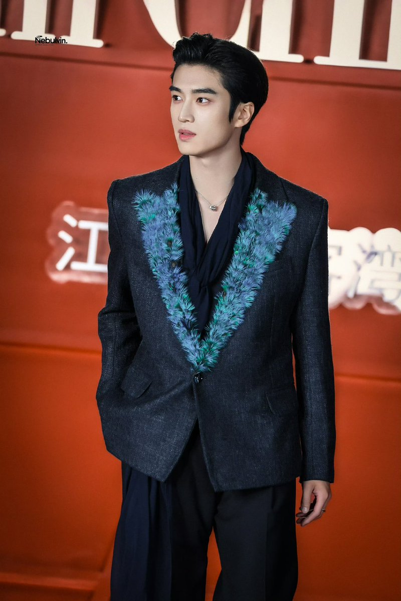 iixrealpcy2's tweet photo. كانغ لي على السجادة الحمراء في Harper's Bazaar China 2026 ❤️💫 https://t.co/lsNsU1o2kH