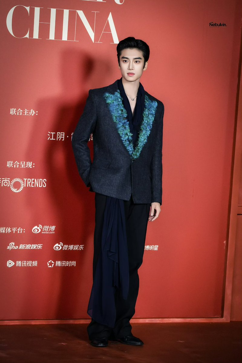 iixrealpcy2's tweet photo. كانغ لي على السجادة الحمراء في Harper's Bazaar China 2026 ❤️💫 https://t.co/lsNsU1o2kH