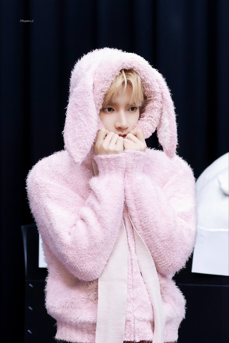 Chapters_Hao725's tweet photo. 261029

🐰

​​·̩͙ ✎ ̼ ────  𝐂𝐡.𝟑𝟒𝟏 ──── ◛⁺⑅♡

#ZHANGHAO #장하오 #章昊 #ジャンハオ
#AND2BLE #앤더블 https://t.co/kmgPt2HbDK