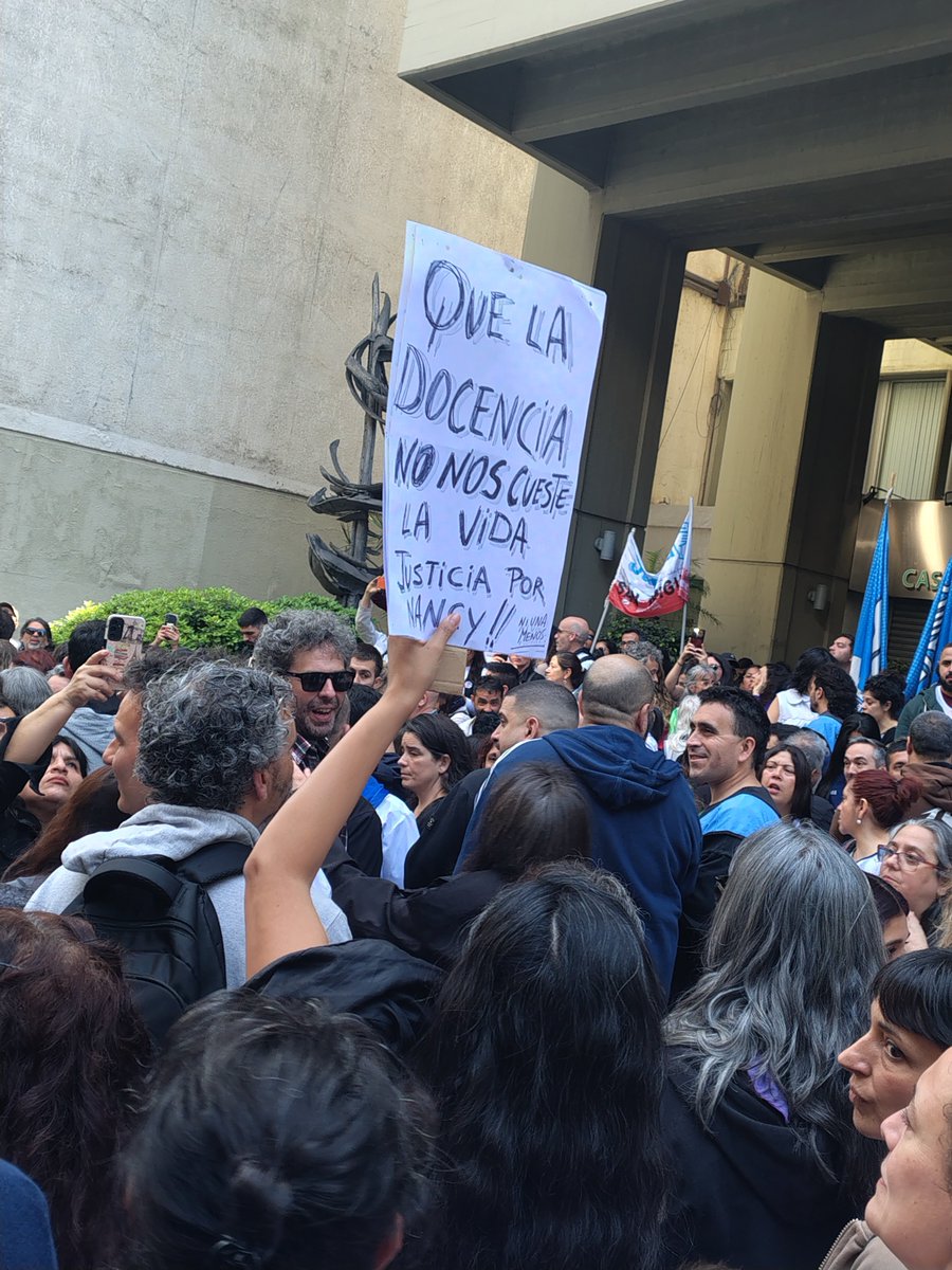 Carito_lacoya's tweet photo. Se nos va la vida en educar. Justicia por Nancy Godoy. https://t.co/Ah9nC7Fy3i