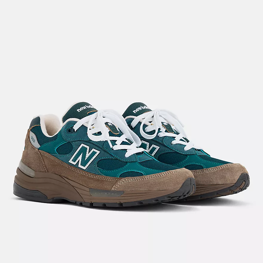 nicekicks's tweet photo. New Balance Made in USA 992 “Medusa Green” is set to hit the streets at 10am ET 😮

📲 https://t.co/LASZEAfPYM https://t.co/gvC2pkynXq