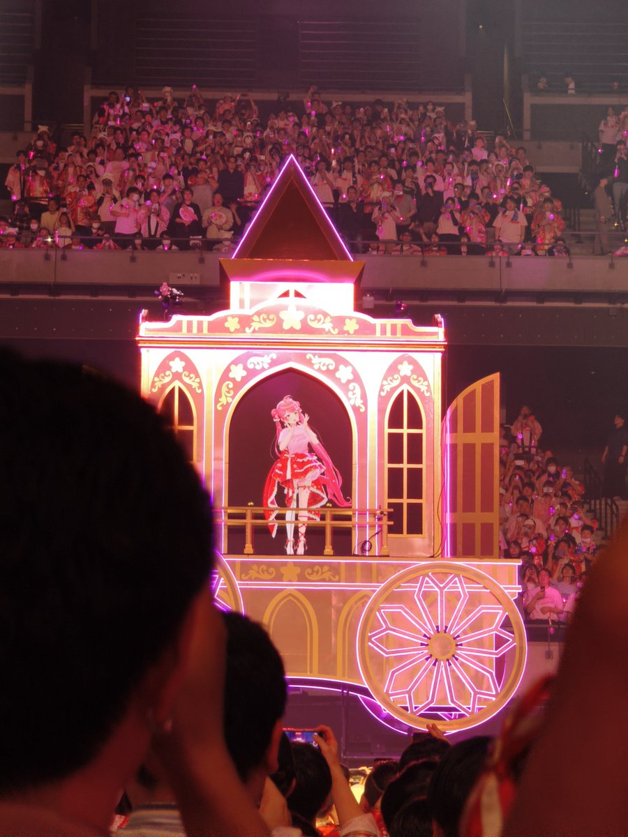 hello_3535's tweet photo. 1曲目フララプは泣かせに来すぎてる😭😭
楽しい曲も感動〜な曲も沢山聴けて幸せだった😭😭😭心の底から出会えて良かった、生きてて良かったと思えました😭

みこち、これからもずっと応援してるよ‼️😭最高のライブをありがとう‼️
3rd楽しみにしてる‼️
 #咲き乱れみこち 
 #咲き乱れ35P https://t.co/aQfgwrYqXR