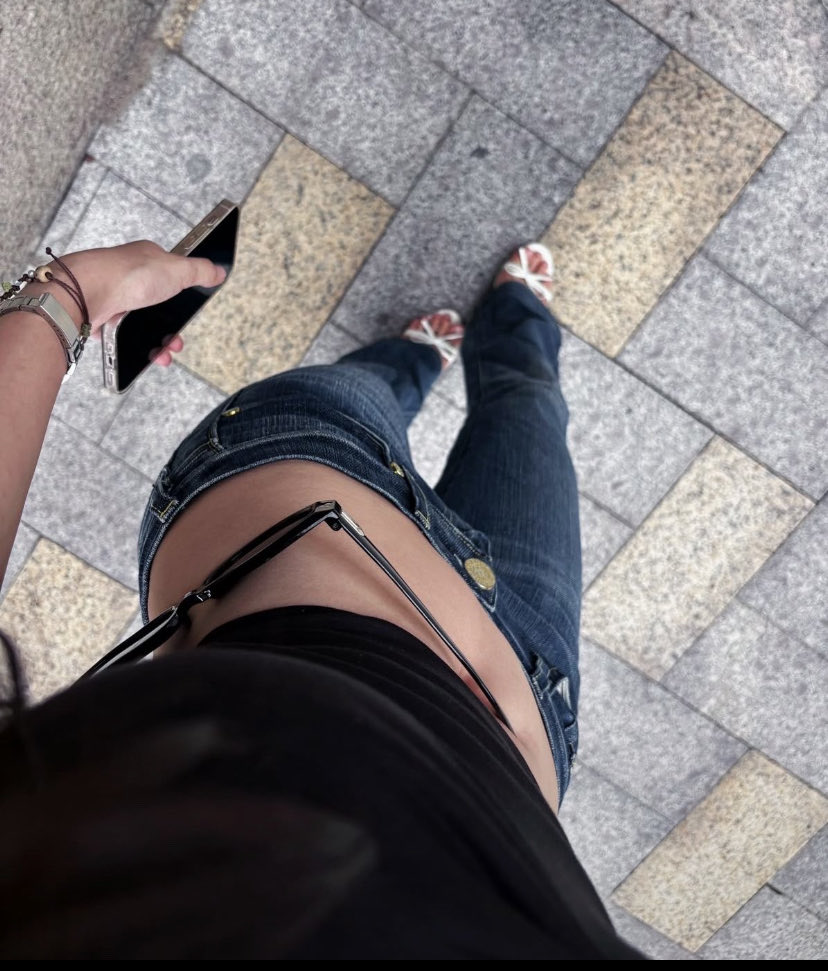 Lyss_riddle18's tweet photo. Ricca la vita, ricco l'outfit 💋 https://t.co/s3mBOiuWRS
