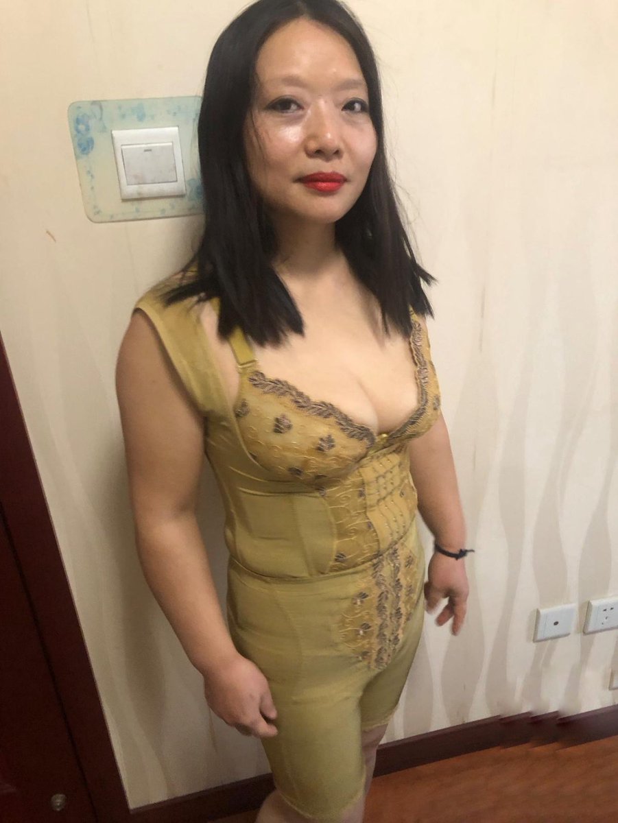 FarukCoskunoz's tweet photo. 同学来家里做客妈妈非常热情的用自己大奶来招待同学，中途还问妈妈下面流水了没有这让妈妈回答的很羞耻的，同好可以加圈子一起交流分享母子乱伦那些事。
#恋母 #乱伦 #熟女 #母子 #妈妈 #绿母 #绿妈 #骚妈 #母亲 https://t.co/L89OVbM3nN