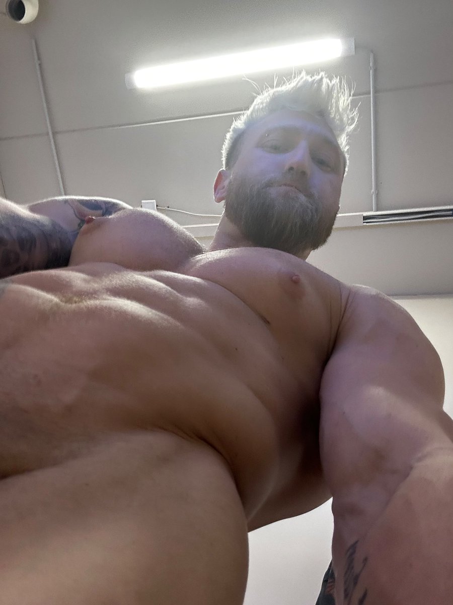 BigStabbyDaddy1's tweet photo. Would you dare climb up? 😈 https://t.co/vJZmjmx4hV