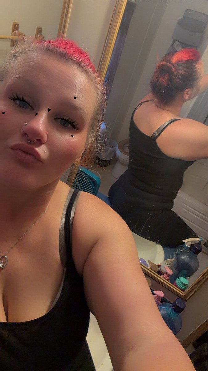 Shelbicious94's tweet photo. I’m starting to love the way I look go me for losing weight #weightloss #momlife https://t.co/pGvyLiJMlC