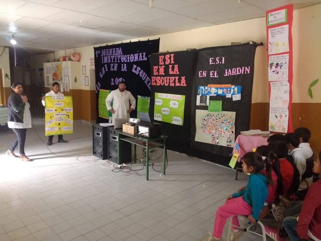 lucianamatteo_'s tweet photo. me pregunto qué irán a saber ustedes lo que implica ser docente rural https://t.co/I68zqnLPt5