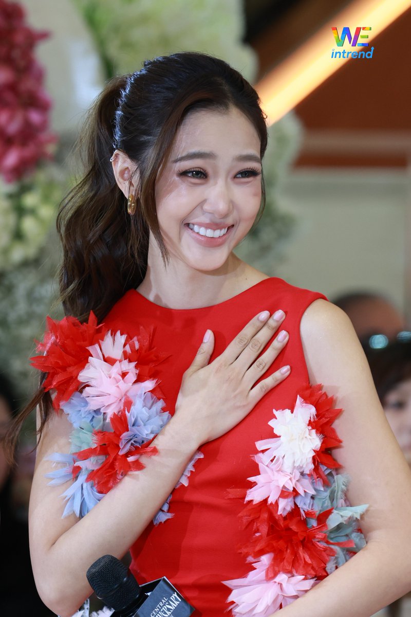 weintrend_tv's tweet photo. "ฟิล์ม รชานันท์" ร่วมงาน “CENTRAL ANNIVERSARY 2026 - WHERE WONDERS BLOOM" 🌷

Central 79 Years x Namtan Film

#CentralAnniversaryxNamtanFilm
#Central79thAnniversary
#CentralAnniversary2026
#WhereWondersBloom
#CentralCaptureMeandFlower
#filmracha https://t.co/5DSHuEEa5H