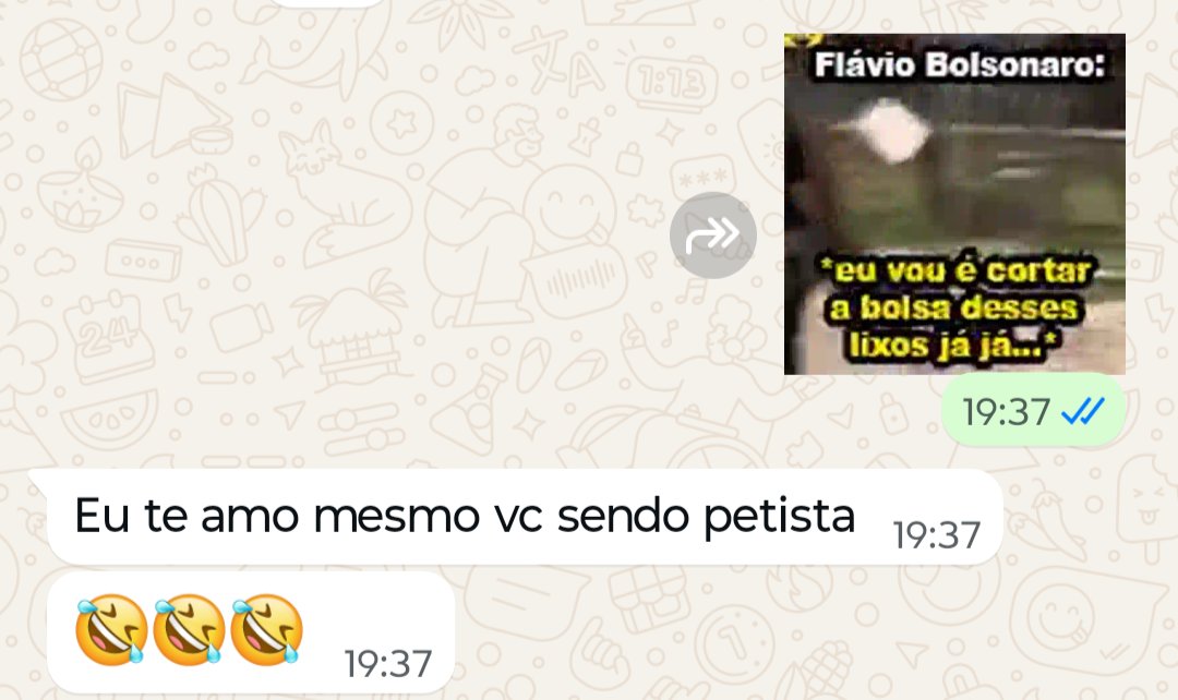 ahristay's tweet photo. Eu realmente nn consigo entender pai ou mãe que briga com filho por causa de política, enquanto os meus tão assim https://t.co/CM9zNHl0nh