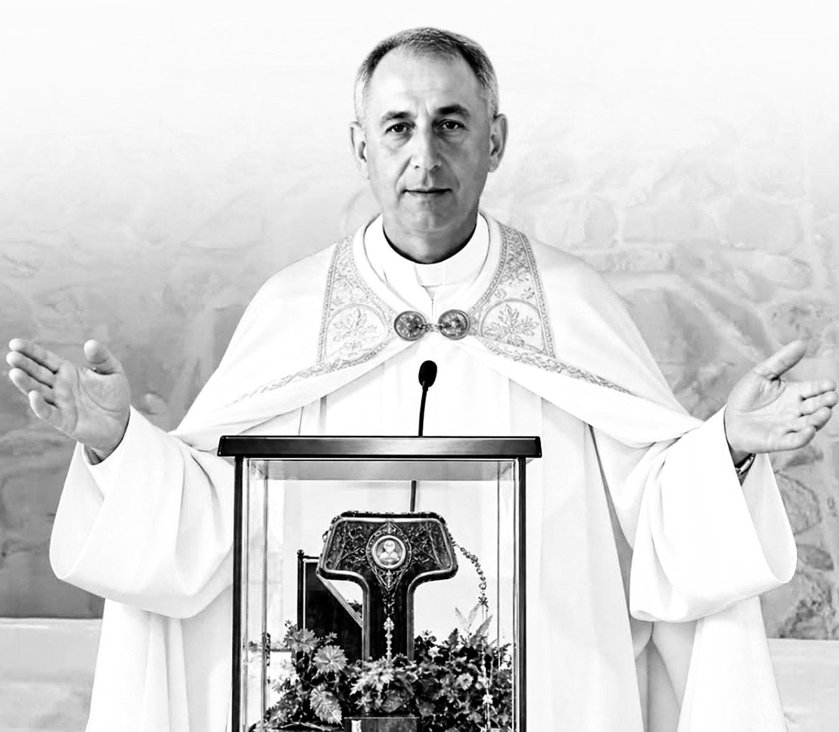 lechochretien's tweet photo. 🔴🕊️ 𝗔𝗟𝗘𝗥𝗧𝗘 — Porté disparu depuis mardi après-midi, le père Samir Daou, a été retrouvé ASSASSINÉ au deuxième étage de sa maison, dans le village d’Aïn el-Green, au Liban. (MTV Lebanon) https://t.co/8RtBYoU9Tl
