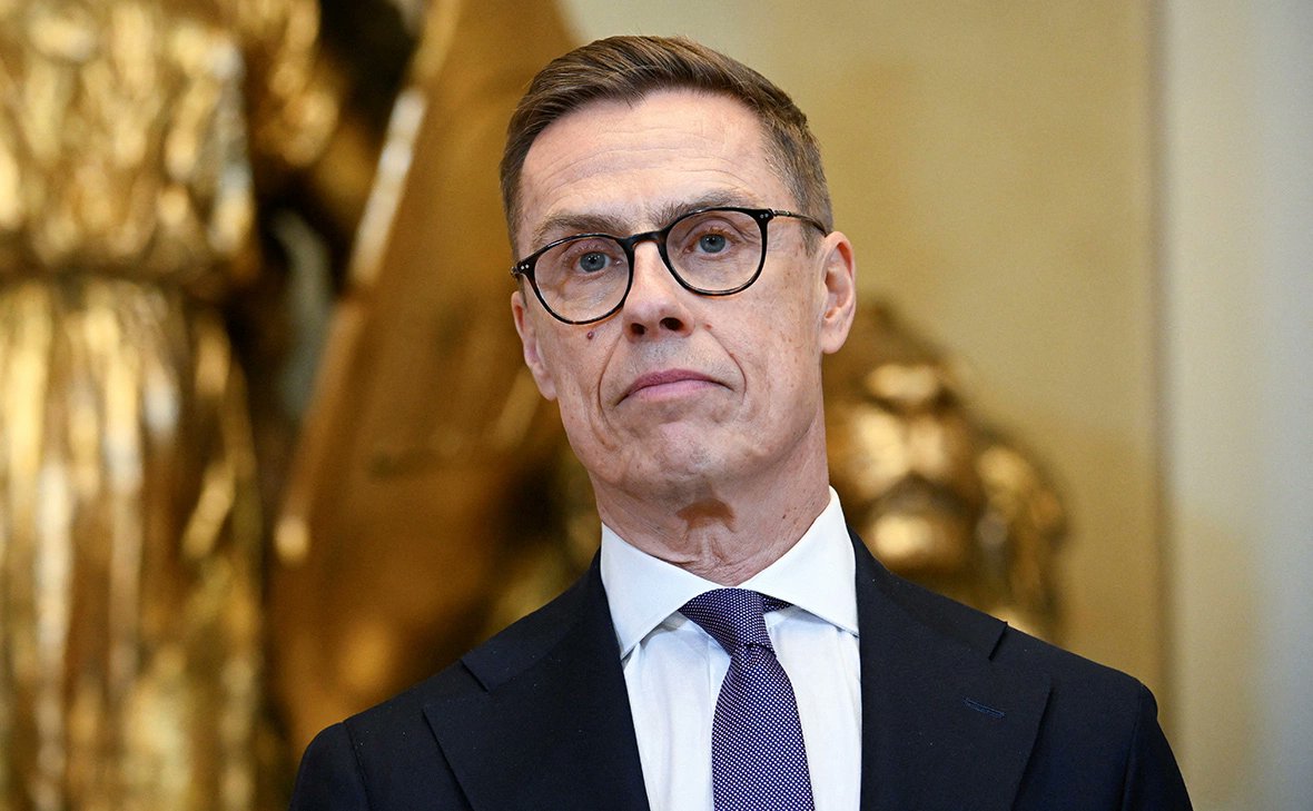nexta_tv's tweet photo. Stubb: Russia loses more soldiers in a month than the USSR did during the entire war in Afghanistan

Finland’s president said around 25,000 Russian soldiers are killed in Ukraine every month.

That is more than the Soviet Army’s total losses in Afghanistan, which amounted to approximately 18,000 troops.