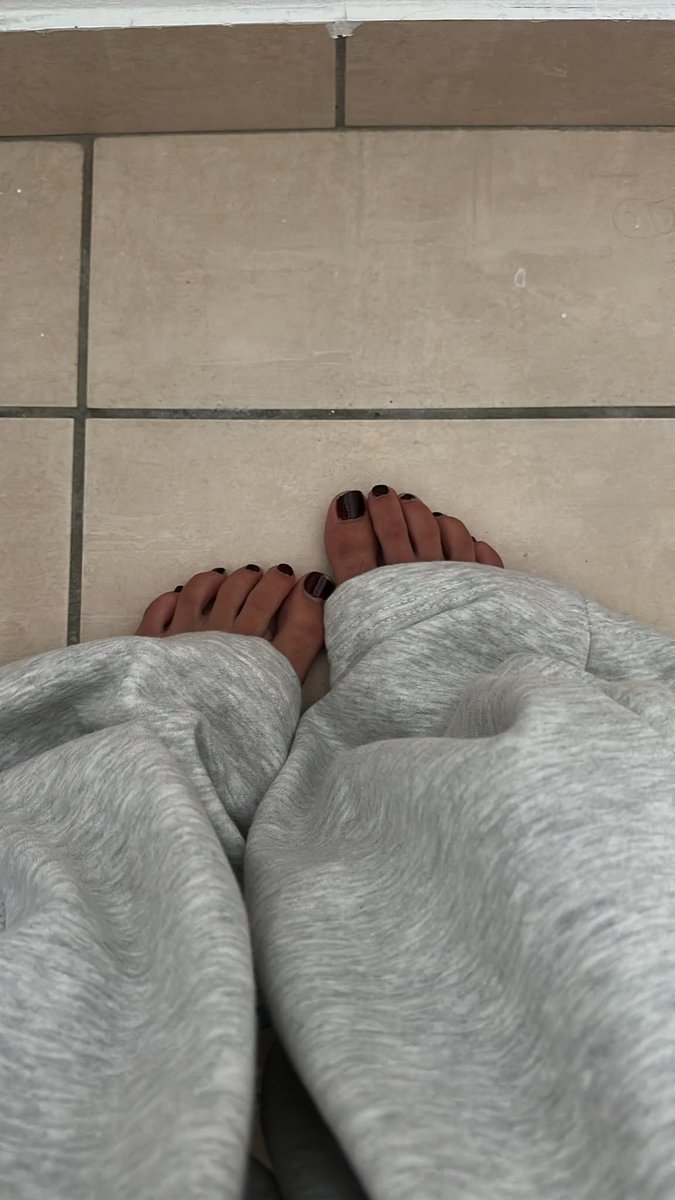 madsiiiii22's tweet photo. Je recherche des gros fétichiste des pieds laaaaaaaa j’ai besoin d’argent c’est la fin du mois 

#fetichiste #feetfetısh https://t.co/o7loCIOwmj