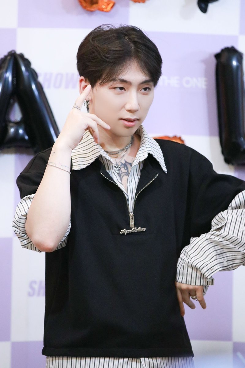 rook_this_ie's tweet photo. 2026.10.22

루키

~2 seasons~

#하이웨이 #highway
#루키 #Rookie #rapper

@highwayoffcial
@imjust_hh https://t.co/RNmcw8imsI