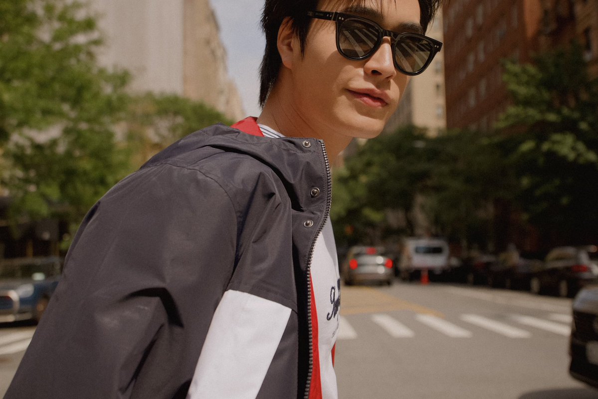 Geminint_family's tweet photo. ♊️ IG Update | tthutumentary 

#GeminiBAofTommyHilfiger
#TommyHilfiger #TommyFamily
#Gemini_NT #เจมีไนน์ @gemini_ti 

A campaign that translates the creative vision into execution for @TommyHilfiger ’s brand, bringing them back to New York. A collaboration with @ tthutumentary .

Concept, Strategy, and Creative Direction.