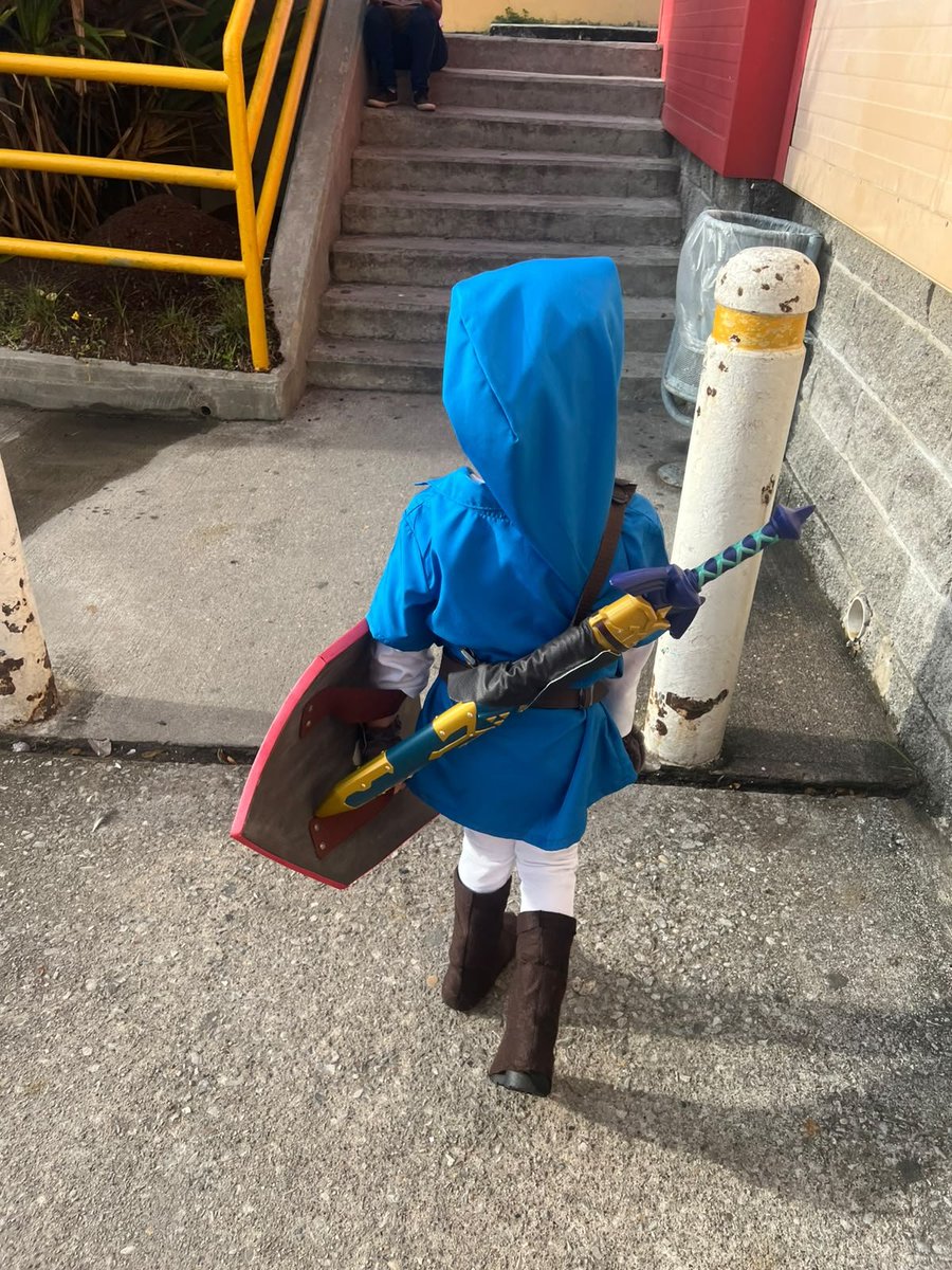 Maeeka's tweet photo. Mi hijo con su disfraz de halloween, no sabe cuánto atesoraré éstas fotos https://t.co/1iDkE2hNJZ