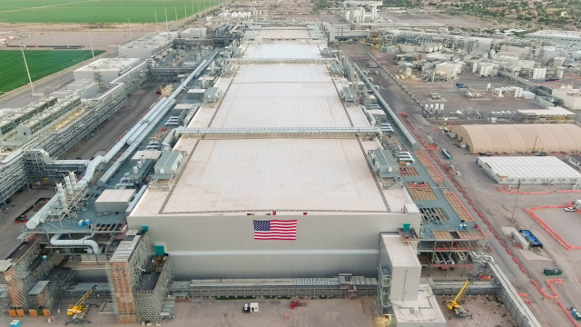 LesekDemont's tweet photo. In this new editorial, Naga Chandrasekaran shares how @Intel is helping build America's capacity for innovation through continued investment in R&D, manufacturing, technology development, and the workforce that powers it all. #IAmIntel https://t.co/ESkk4p5zSh https://t.co/7TXfBms15m