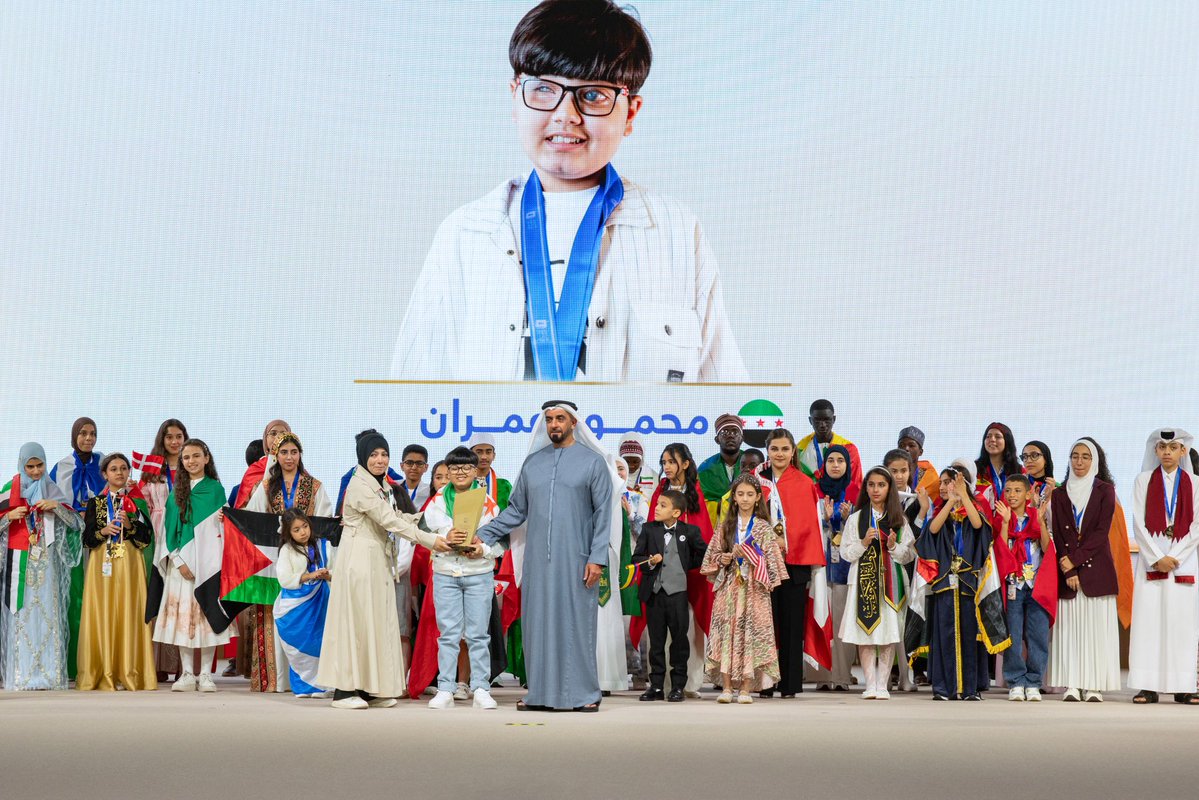 groupfazza's tweet photo. سيف بن زايد يُكرم مدرسة سيدي عامر من تونس الفائزة بلقب "المدرسة المتميزة" خلال حفل تحدي القراءة العربي، كما تَوّج سموه الطالب محمود عمران من سوريا بلقب بطل تحدي القراءة العربي في دورته العاشرة في فئة أصحاب الهمم. https://t.co/RKyoGXNiGH