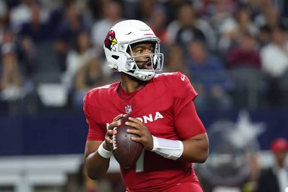 EadyIOfficialX's tweet photo. Jacoby Brissett vs Dallas
(Last year)
C/ATT-21/31
YD-261
AVG-8.4
TD-2
INT-0
SACKS-5/40
QBR-51.4
RTG-115.1
CAR-5
RYD-4
AVG-0.8
RTD-1
#DallasCowboys
#AZvsDAL๐ https://t.co/YpHqDy82Bv