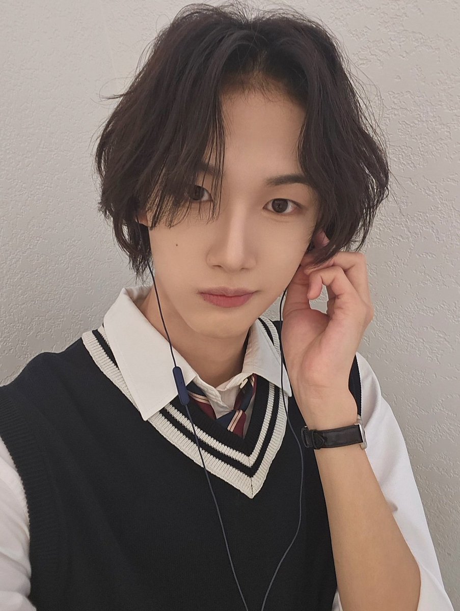 Ieeyoonsung's tweet photo. ㅤ
ㅤ                                                                https://t.co/GcNCDHJJUq

terima kasih buat hari ini! sebagai penutup, gua mau kasih rekomendasi lagu: "goodbye summer" by hanroro. https://t.co/IyNh7ZFyeR