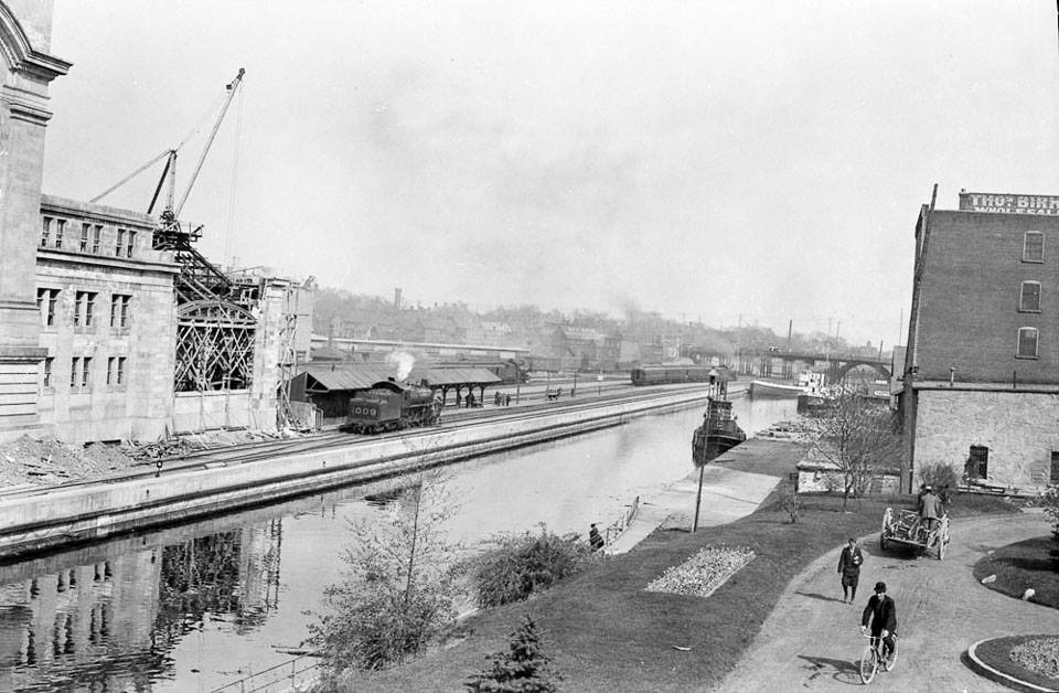 ConstructionOtt's tweet photo. Dust off those memories, it's #ThrowbackThursday!

This week's image shows construction of Union Station in 1912 #MyOCA

📸: Unknown
Source: Unknown https://t.co/4lJmdBlEQh