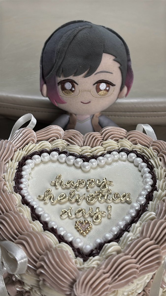 helveticaburger's tweet photo. happy birthday helvetica!! love u forever ^_^ ヘルベチカ誕生日おめでとう!!! 

#10月30日はヘルベチカの誕生日
#happyHELVETICAday
#バスタフェ #BUSTAFELLOWS https://t.co/g8wCrgrmTc