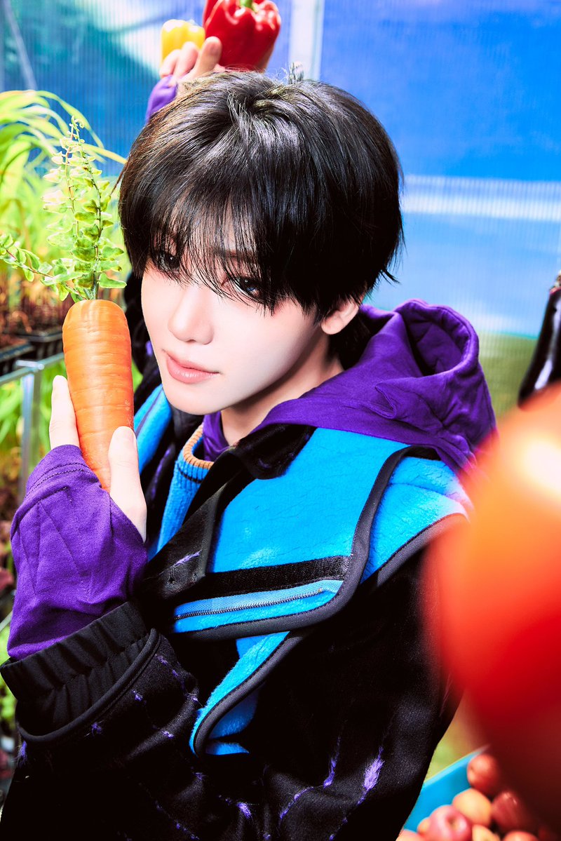 mcdtournesol's tweet photo. คอนเซ็ปแบบ กลางวันเป็นชาวสวน กลางคืนเป็นคุณชาย...? 55555555555555555 ใส่สูทมาเลย มู้ด สายตา ของแจมินคือ เปลี่ยนหมด อยากได้เฉลยแล้วว่าคืออะไย ๆๆ 🥺 https://t.co/rMTEs2tiGl