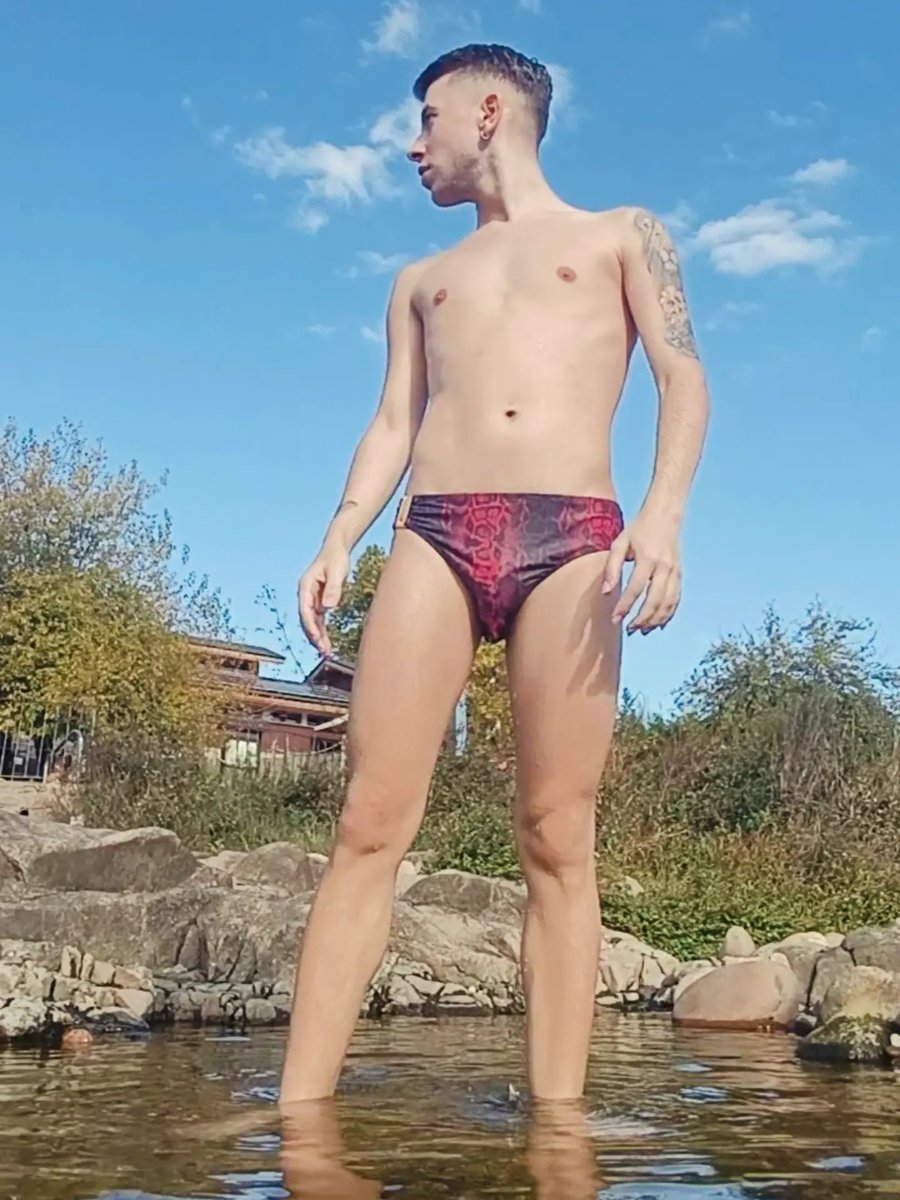 BrianCameselle's tweet photo. Los niños buenos aburren… y yo hoy no tengo ganas de portarme bien. 😈💋
Las buenas colaboraciones empiezan con un DM… 👀🔥
#GayTwitter #GaySpain #OnlyFans #GayCollab #OFModels #GayBoy https://t.co/EYucrMN2Hc